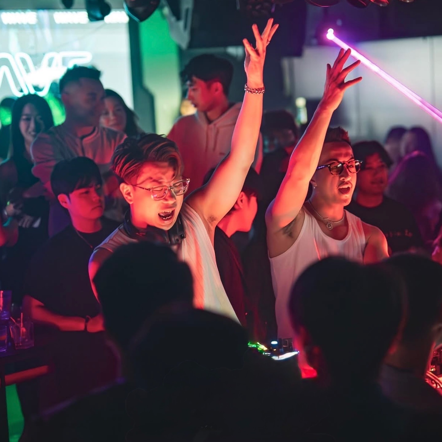 SNEAKOUT Club - Pink Lights