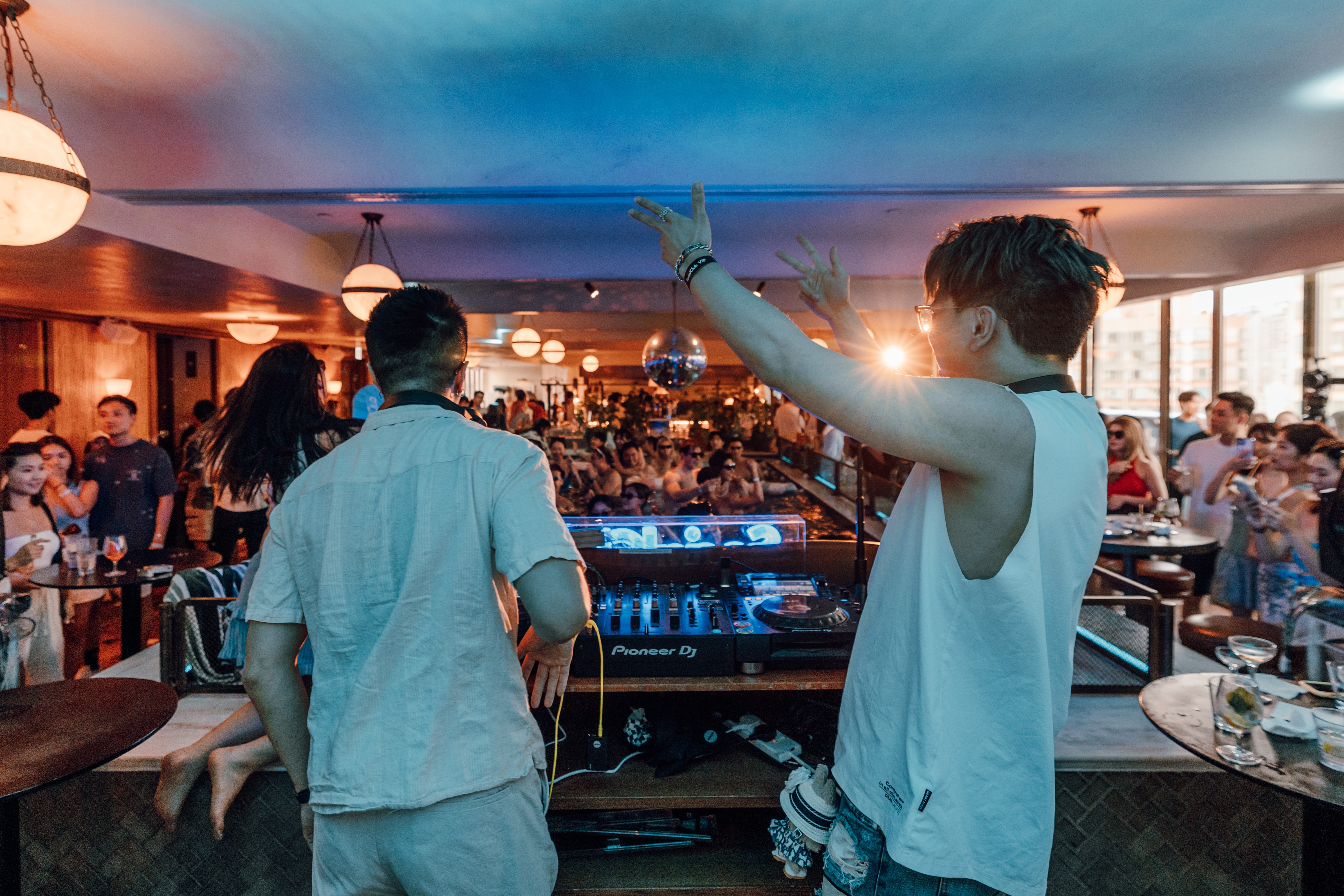 SNEAKOUT Rooftop Bar