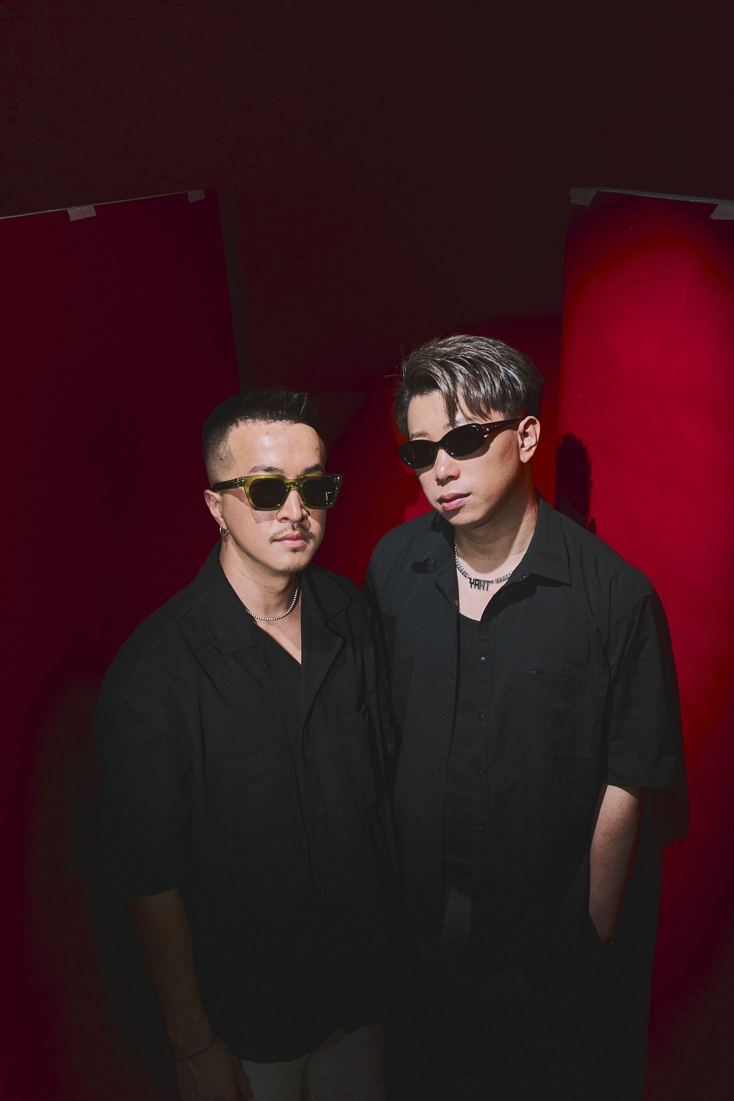 SNEAKOUT - iLTIK & Yaat